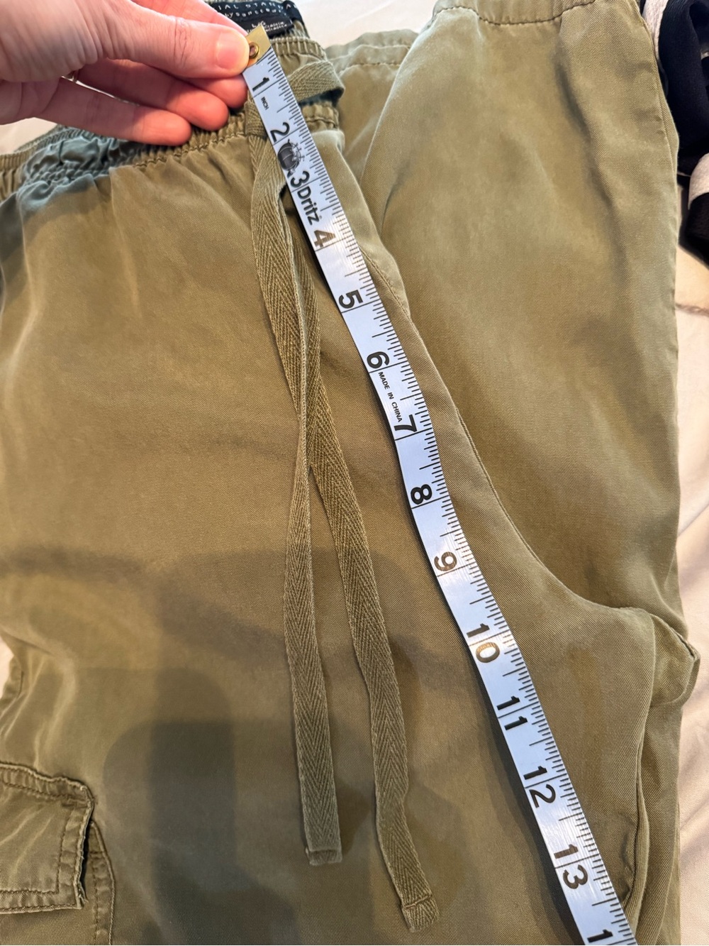 Very Soft, Lightweight and Cool Olive Green Cargo Drawstring Women's Pants - Lg - Picture 7 of 7